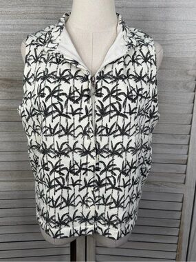 LINE UP Women's Cropped Zip Up Golf Vest  Palm Tree Print Ivory/Black-Medium